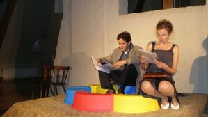 Die Schauspieler in Aktion im "Sandkasten" (Foto: Birgit Brauer)